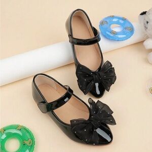SHEIN Kids Black Patent Dress Shoes with Bow